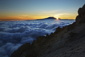 05_Milan_Mt.Meru-vychod-slunce-nad-Kilimandzarem